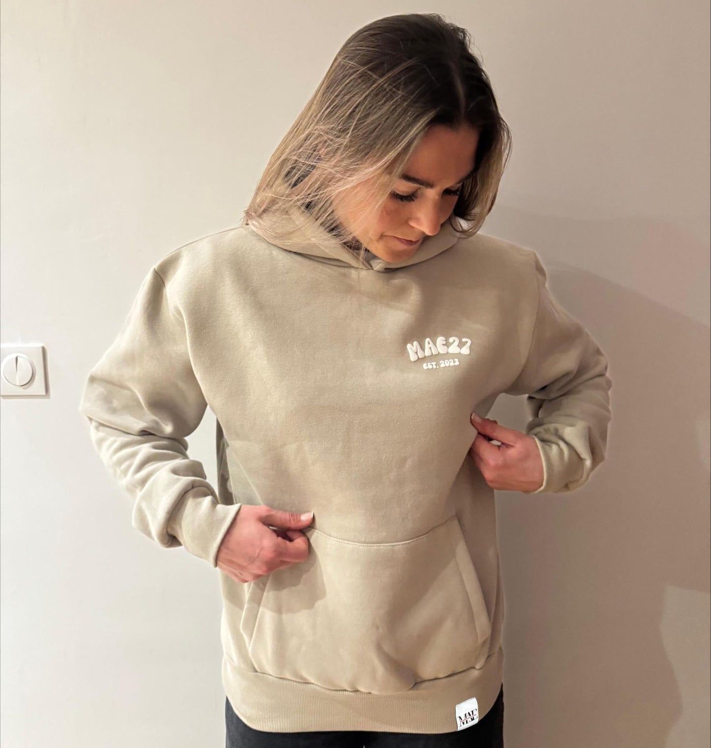 latte // ULTIMATE MAE27 HOODY //